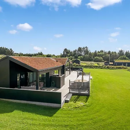 Egil - 1-5km From The Sea By Interhome