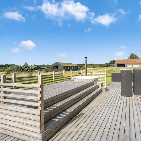 Egil - 1-5km From The Sea By Interhome